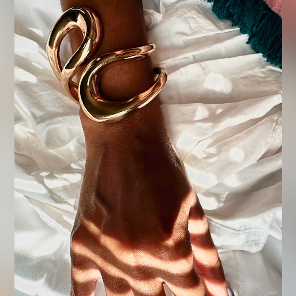 Gold Chunky Metal Cuff Bracelet - Picture 2 of 4